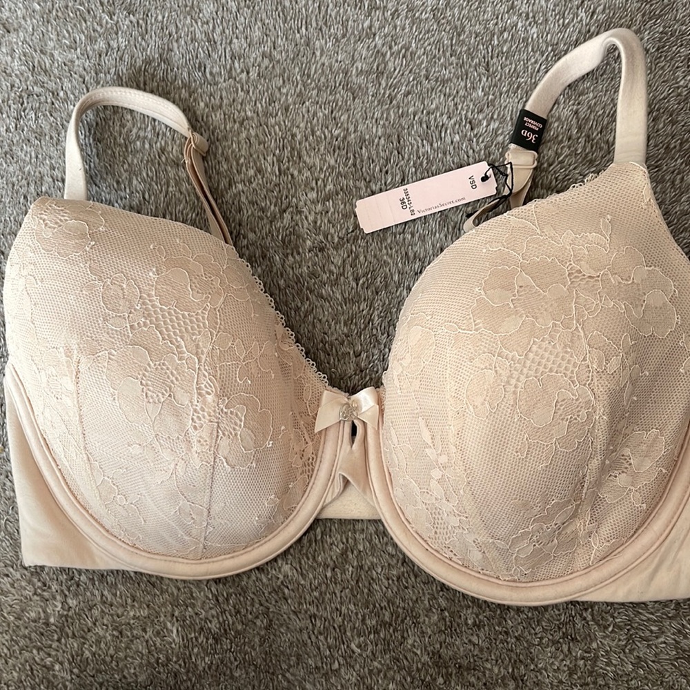 Victoria secret body by Victoria lined perfect coverage